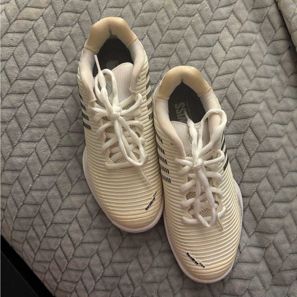 K-Swiss Cream Lace-Up Sneakers